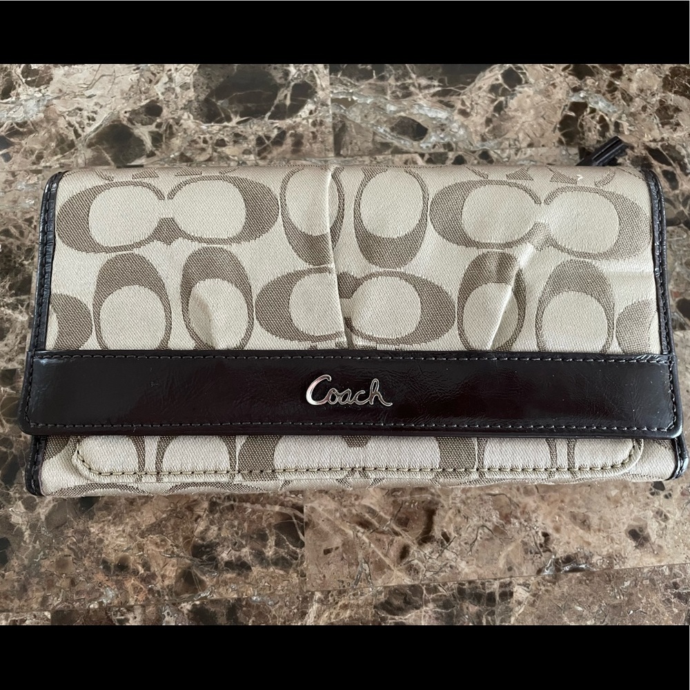 Authentic Brown Coach Wallet * New Condition